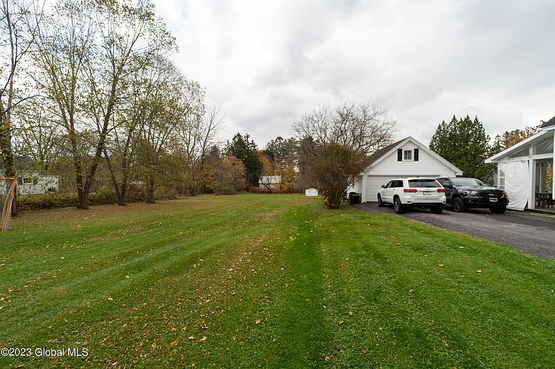 4th image of 306 Pleasant Avenue