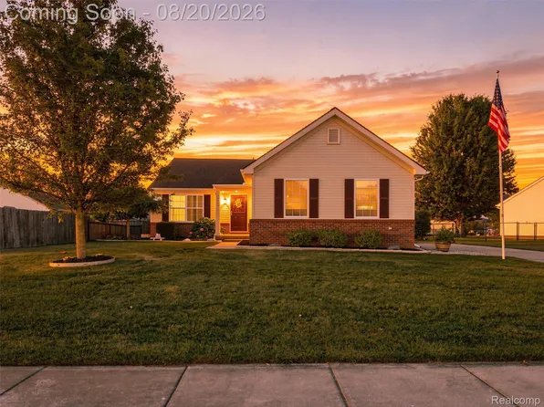 35898 Covington Ln, New Baltimore, MI 48047