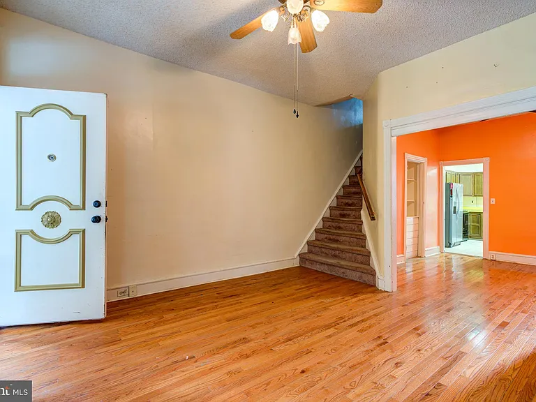 231 E Sydney St — Photo 5