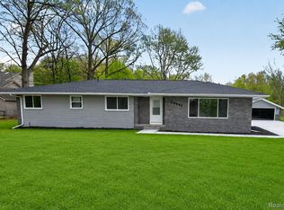 29055 Bredow Ave, Romulus, MI 48174