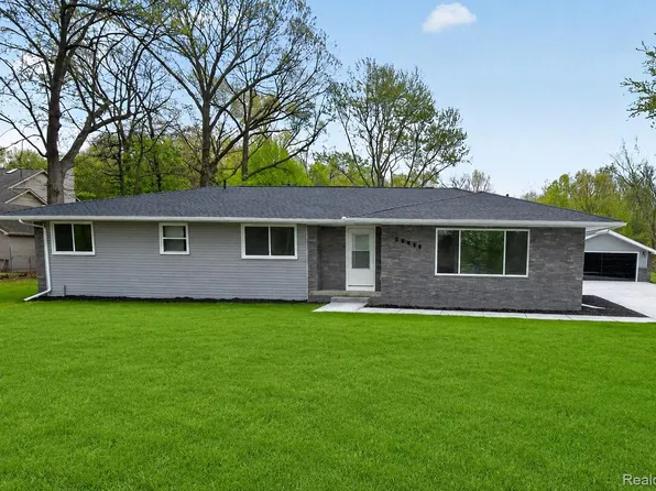 29055 Bredow Ave, Romulus, MI 48174