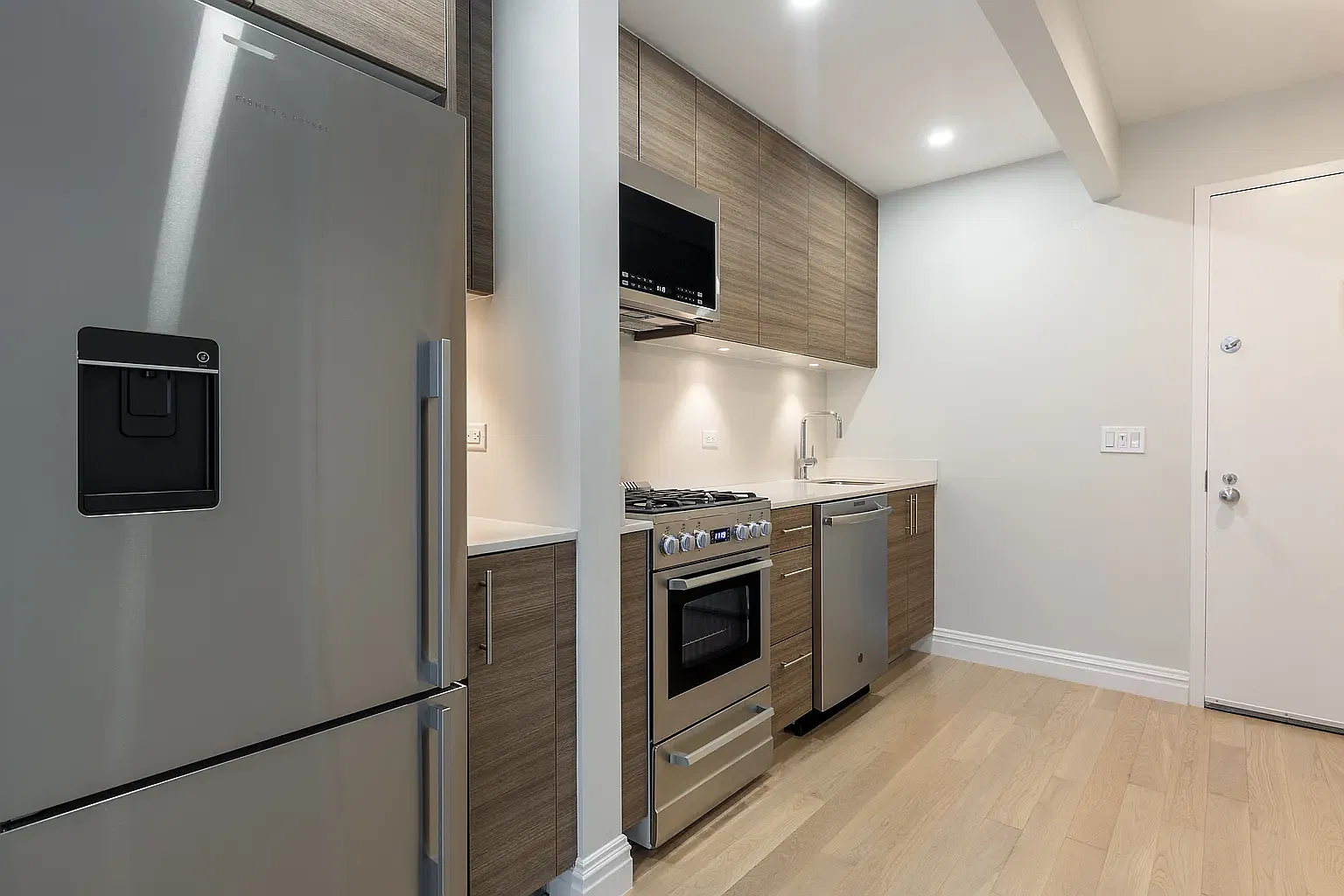 235 West 48th Street — Photo 4