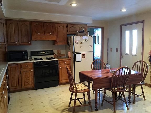 3rd image of 43 Goodrich St