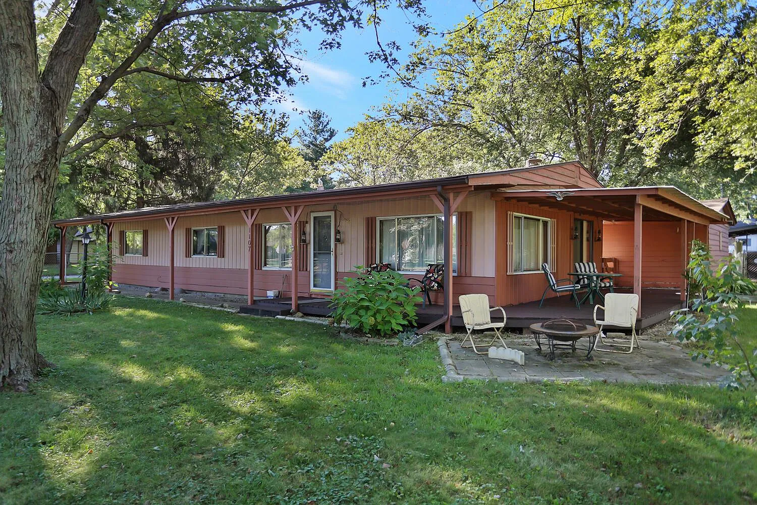 1107 James Ct photo 1