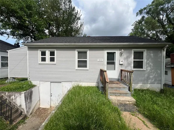 10052 Stimson Dr, Saint Louis, MO 63137