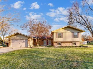 8800 Sugarcreek Point, Dayton, OH 45458