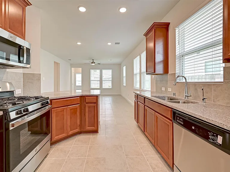 8022 Pinebrook Arbor Ct — Photo 14