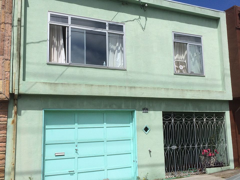 1st image of 556 Niantic Ave