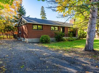 2408 Drury Ln, Ottawa, ON K2C 1G5