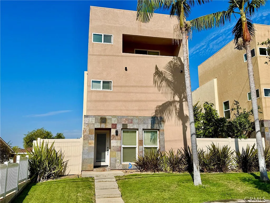 3 bed, 4.0 bath, 1805 sqft, $3,750 — Photo 1