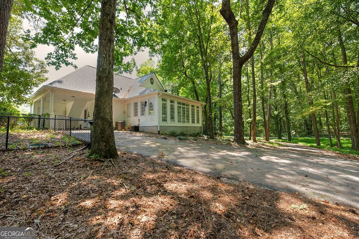 1 bed, 1.5 bath, 933 sqft, $2,500 — Photo 2