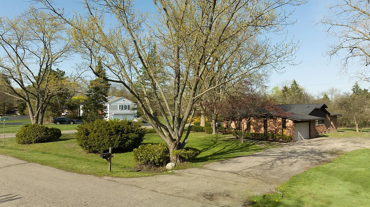 Building Photo - 6207 Nicholas Dr