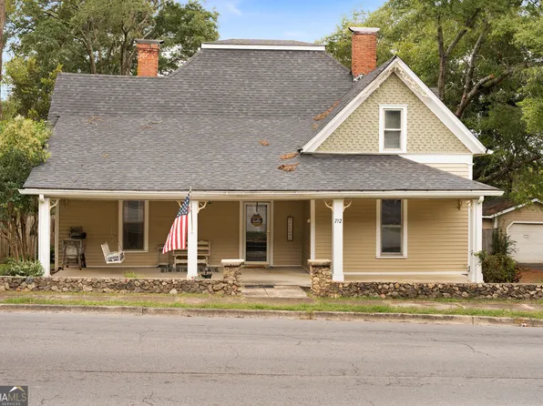 712 College St, Calhoun, GA 30701
