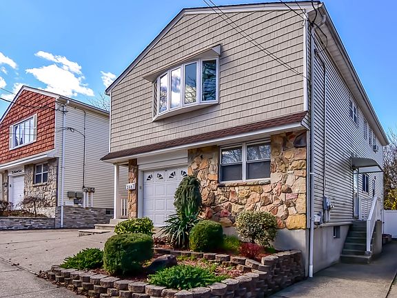 3rd image of 208 Clermont Pl