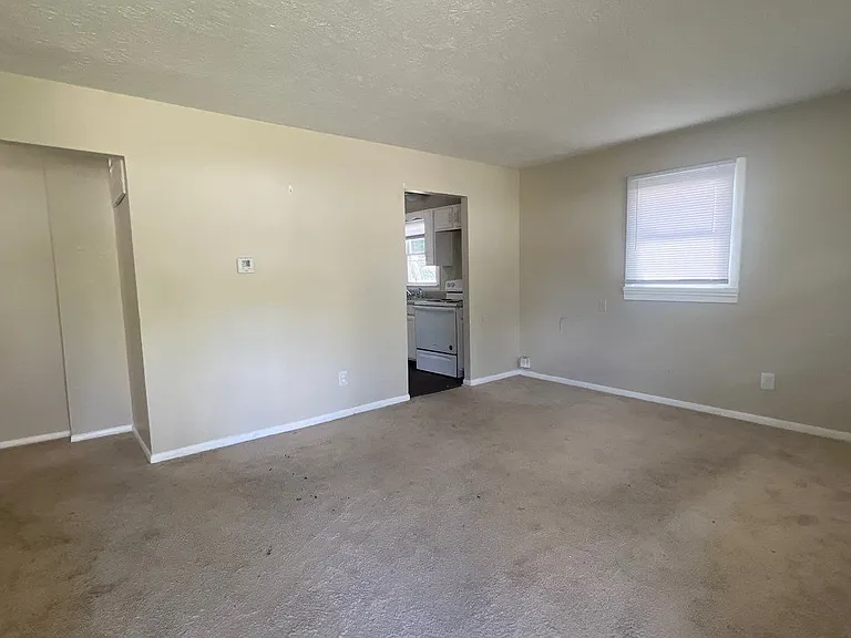 2250 N Goodlet Ave — Photo 6