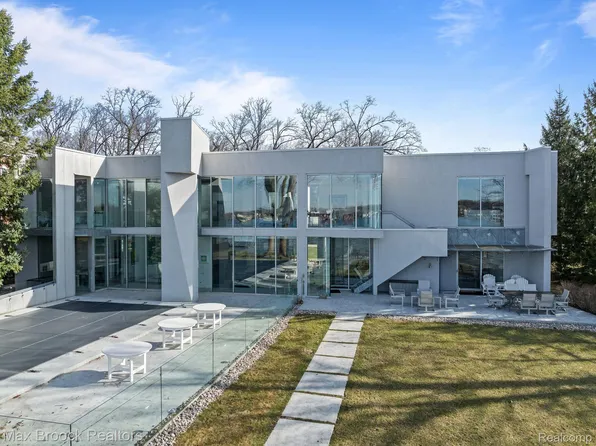 2158 Locklin Ln, West Bloomfield, MI 48324