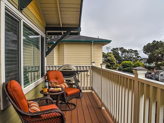 Views of the ocean and spectacular sunset views are available from the deck. Two comfy rockers are available.