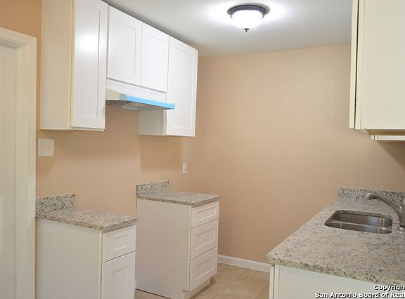 3rd image of 8922 Oakbrook St