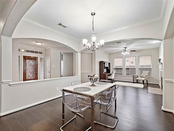 5th image of 2106 Black Oak Dr