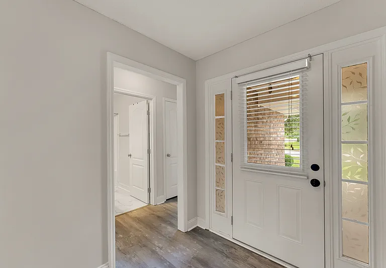 211 High Green Dr — Photo 3