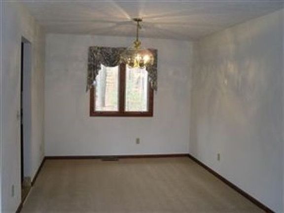 4th image of 17380 Creighton Dr