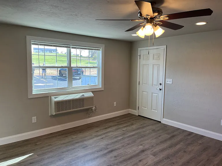 Salem Run Apartments - Phase 1 — Photo 8