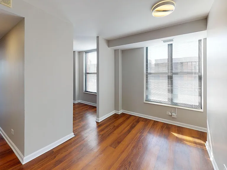 Evanston Place — Photo 23