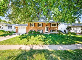 1305 Rutledge Rd, Bloomington, IL 61704