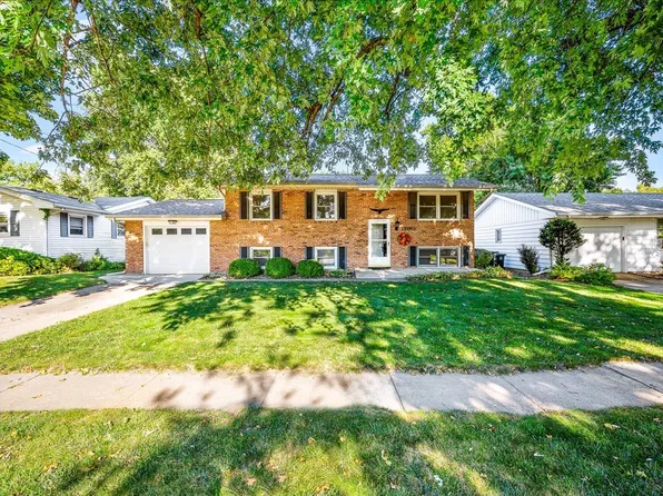 1305 Rutledge Rd, Bloomington, IL 61704