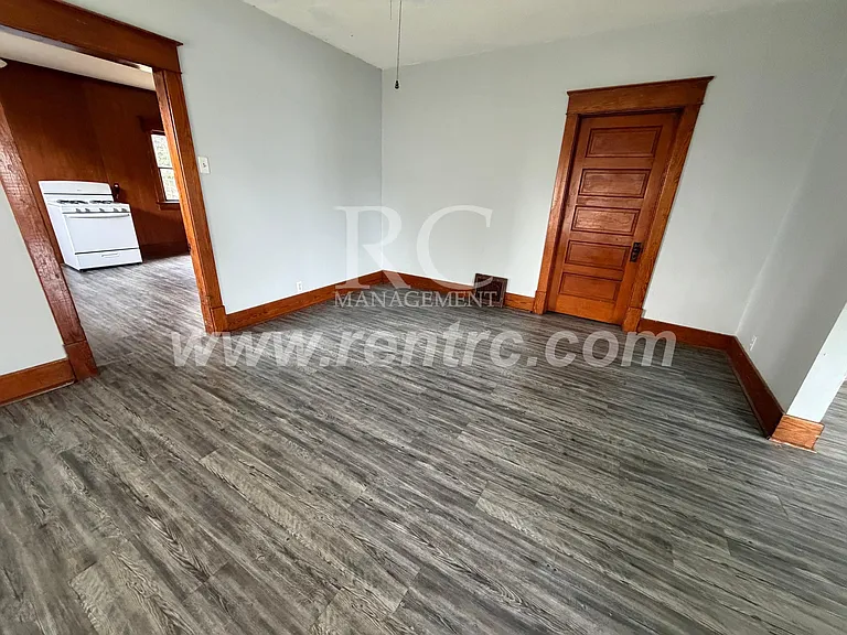 302 McKinley St — Photo 8
