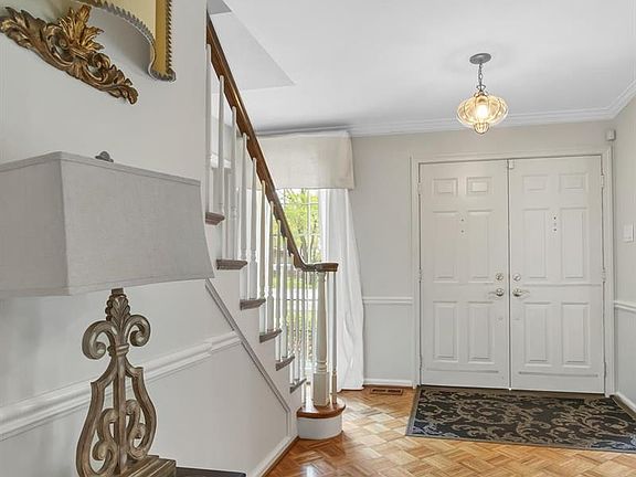 3rd image of 848 Carillon Ct