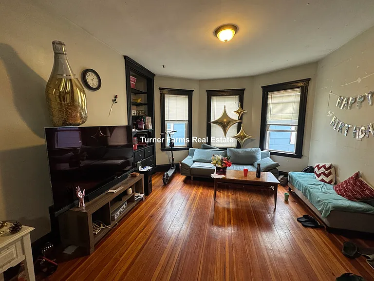 10 Taft St — Photo 6