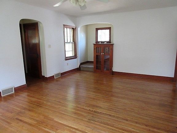 3rd image of 640 N Cedar St