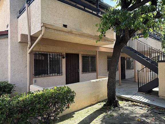 3rd image of 867 W San Ysidro Blvd Unit 5