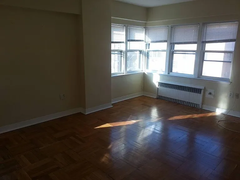 230 Farmington Ave — Photo 13