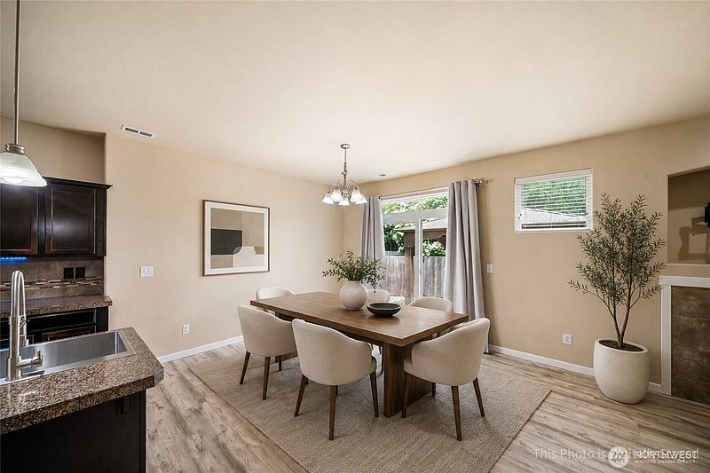 4th image of 3626 Hoadly Street SE