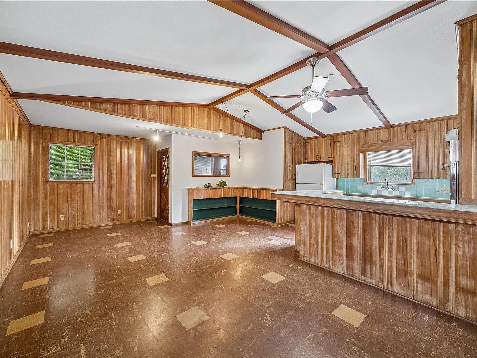 1 bed, 1.0 bath, 700 sqft, $1,495 — Photo 2