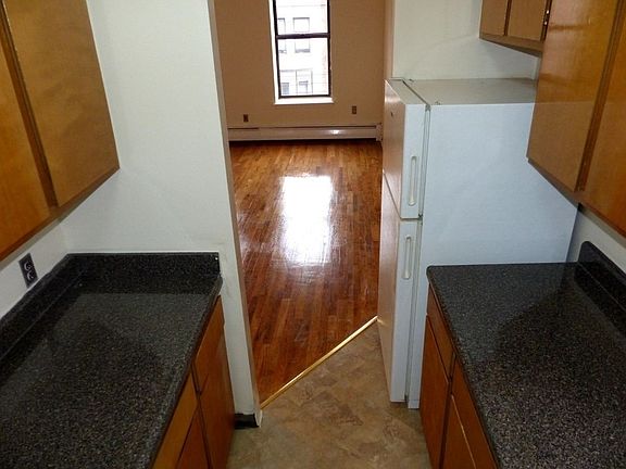5th image of 208 W 111th St APT 4A