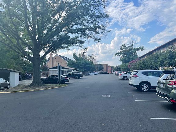 2nd image of 206 Park Terrace Ct SE APT 35
