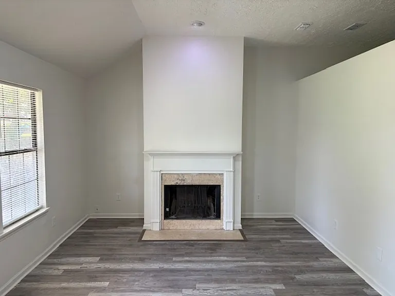 108 Ruth Ln — Photo 3