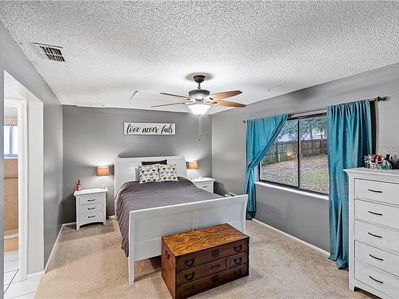 5th image of 304 Hidden Lake Dr