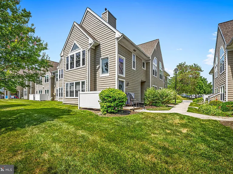 7648 Stony Creek Ln — Photo 1