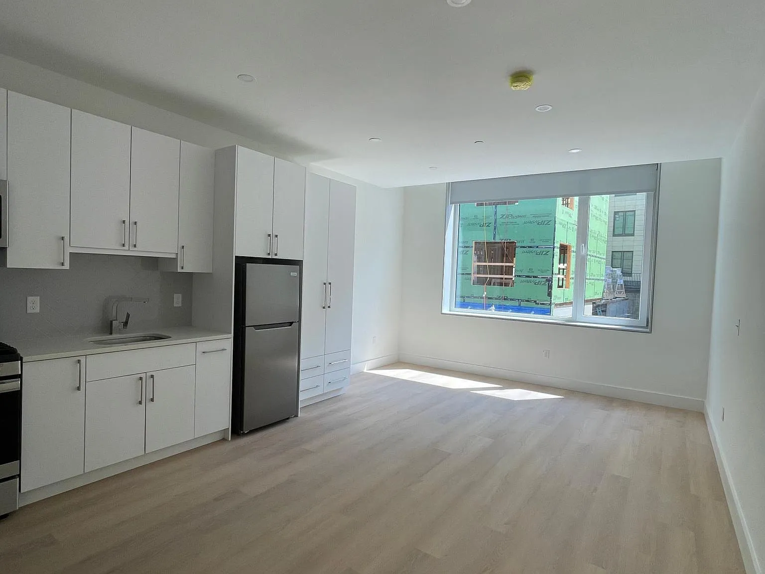 Studio, 399 sqft, $2,200 — Photo 3