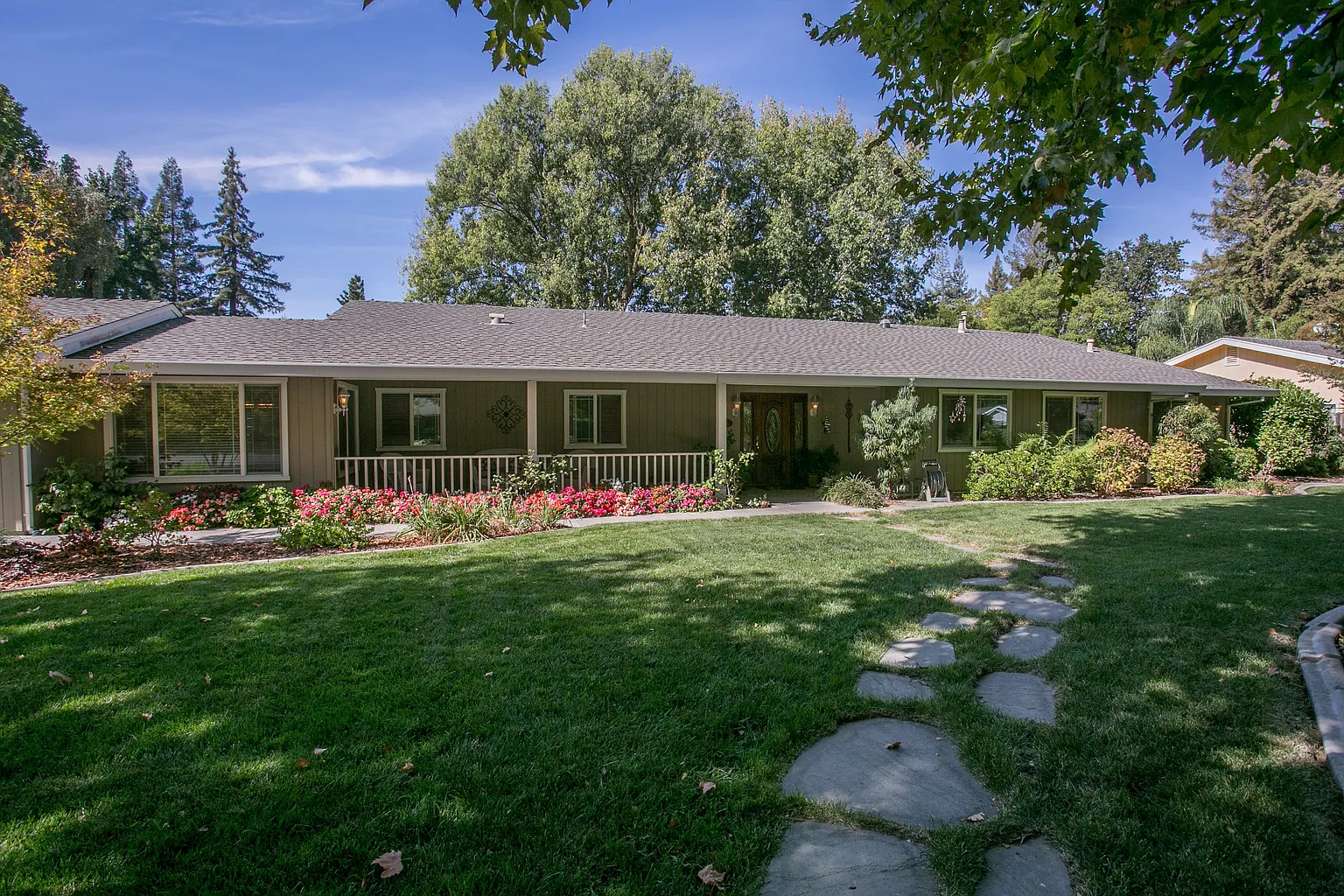 9424 Laguna Creek Dr photo 1