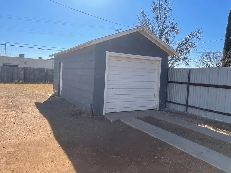 2605 W Washington Ave — Photo 11
