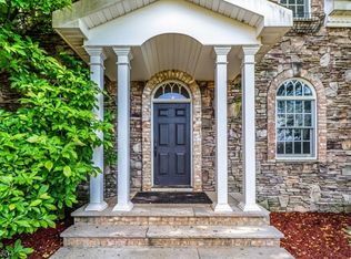 132 W Millstream Rd, Cream Ridge, NJ 08514