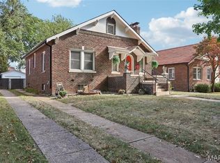 926 Country Club Dr, Saint Louis, MO