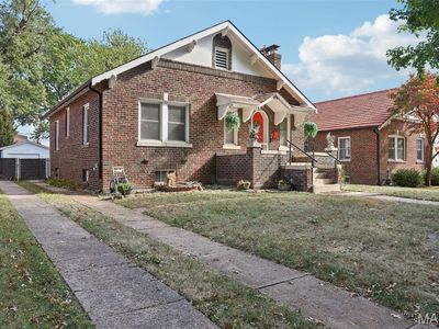 926 Country Club Dr, Saint Louis, MO, 63121