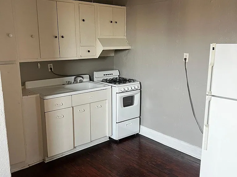 2722 Vine St #6 — Photo 7