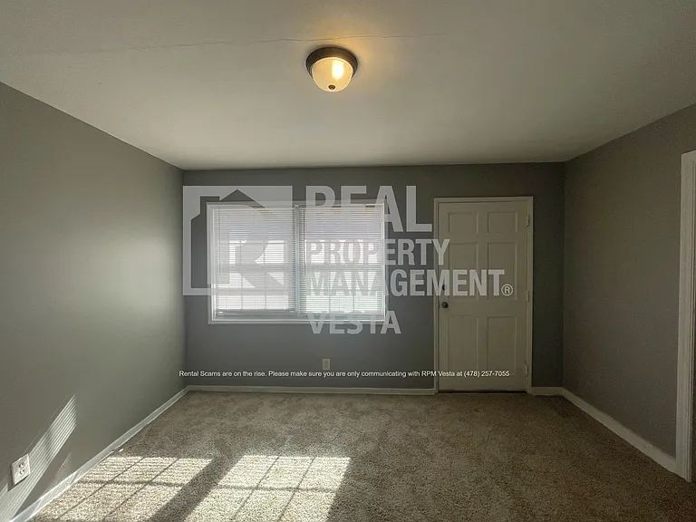 2459 Vivian Dr — Photo 2